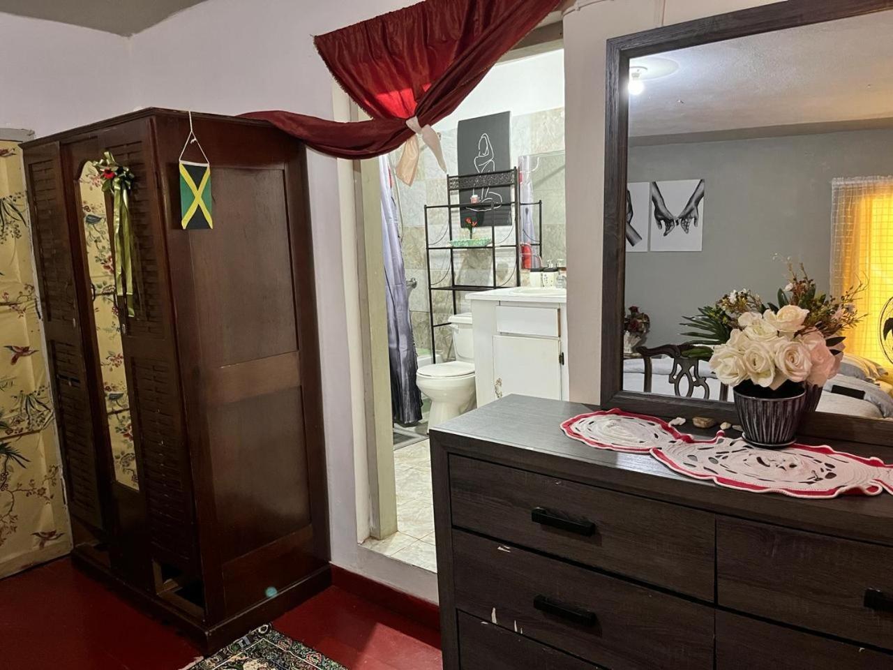 Nine Miles Cultural Hangouts And Tours Stepney Εξωτερικό φωτογραφία